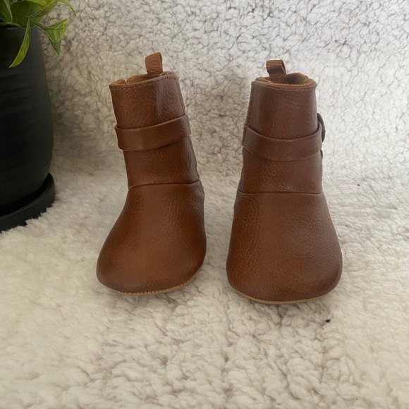 Old Navy Brown  Baby Boots 6-12 Months - Picture 1 of 7